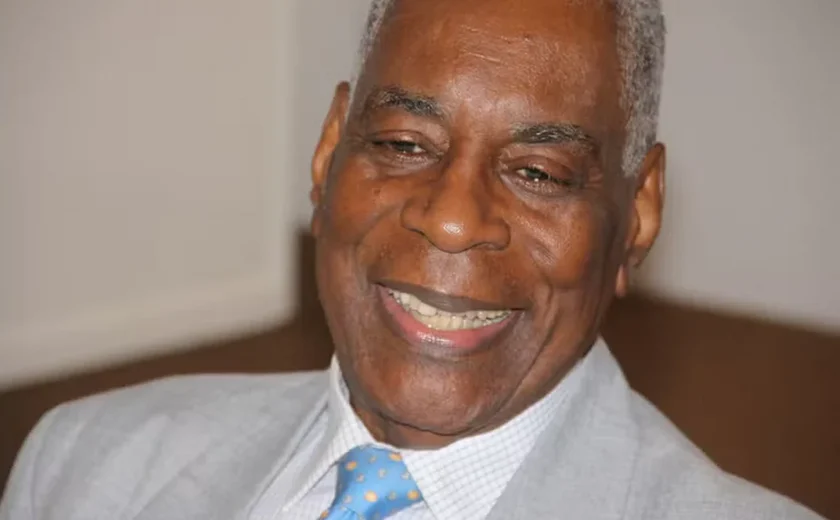 Morre Haroldo Costa, ator, diretor e comentarista de carnaval, aos 95 anos