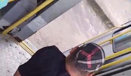 Vídeo: cadeirantes do interior de AL protestam em Maceió contra precariedade de ônibus  de empresa intermunicipal