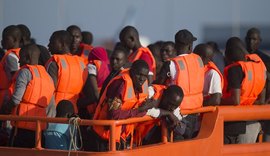 Operações neste sábado resgatam 237 imigrantes no Mar Mediterrâneo