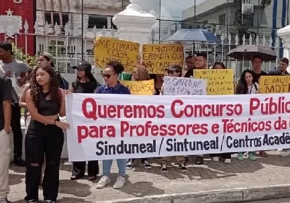 Uneal realiza paralisação para cobrar concurso público e restaurante universitário