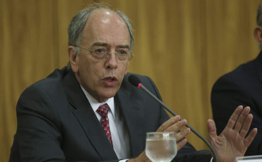 Presidente da Petrobras diz que alta no preço dos combustíveis não é causada pela empresa
