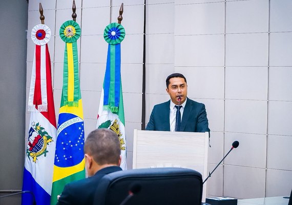 Após críticas de vereador de Aracaju, Câmara de Maceió discute necessidade de ordenamento na orla marítima