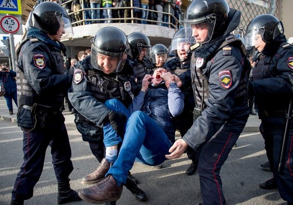 Centenas de pessoas são detidas em manifestação anticorrupção em Moscou