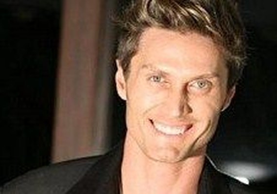 Ator dispensa novelas e fatura R$ 40 mil por mês com vendas de cosméticos