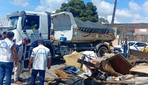 Vigilância Sanitária e Alurb recolhem 3 toneladas de entulhos em via pública