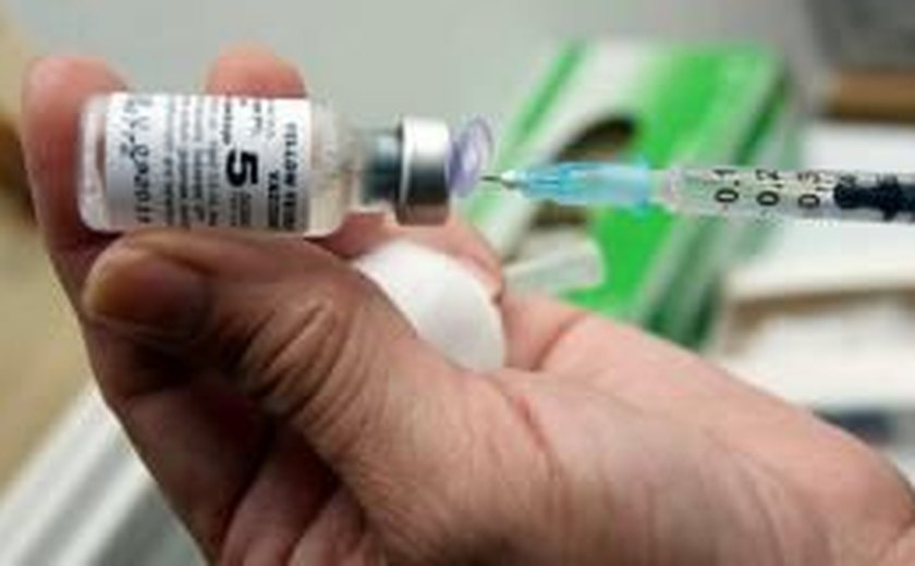Vacina da febre amarela é eficaz mesmo com mutação de vírus, afirma ministro