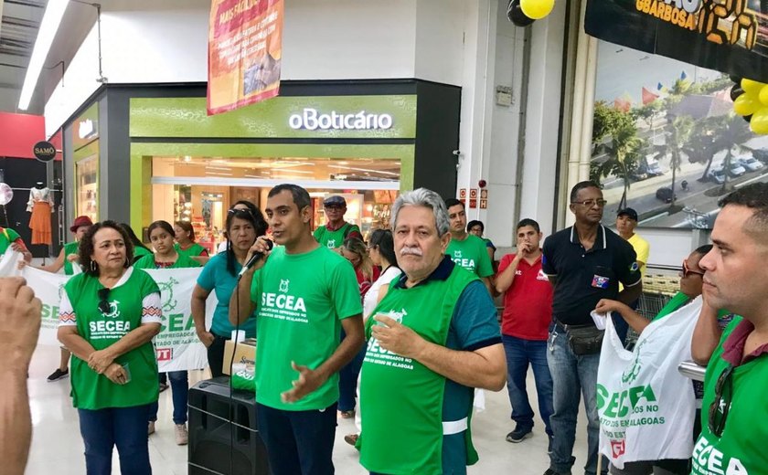 Comerciários de Alagoas fazem ato público por equiparação salarial