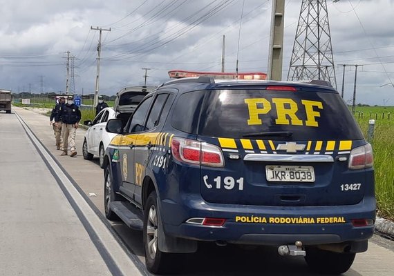 Quatro pessoas são detidas pela PRF por crimes distintos no final de semana em Alagoas