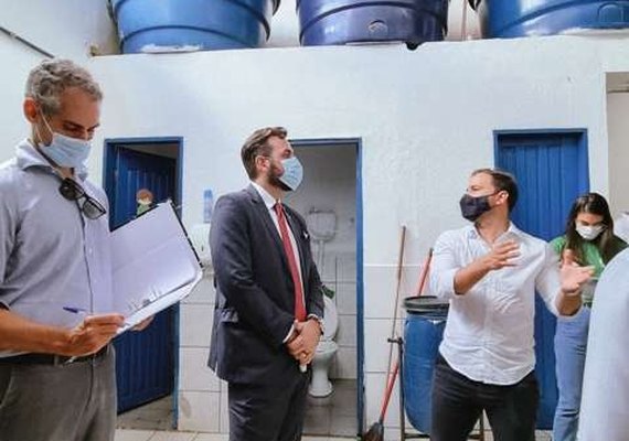 MP fiscaliza escolas públicas e vai cobrar do município de Maceió ajustes por falhas