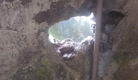 Policiais penais impedem fuga no Presídio Cyridião Durval após descoberta de buraco em cela