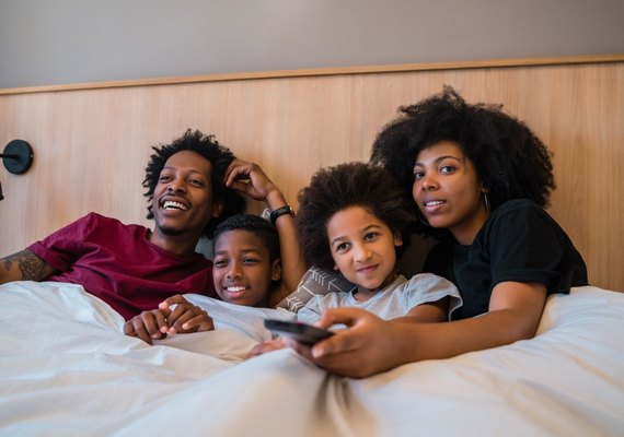 Nova parabólica digital é opção de presente para as mamães que adoram assistir TV