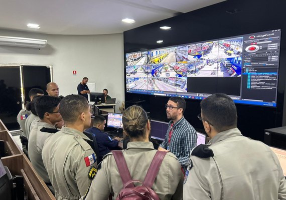 Militares do Tribunal de Justiça recebem instruções sobre o sistema de videomonitoramento da SSP