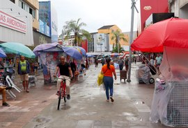 Comerciantes do Centro cobram uma solução para os camelôs