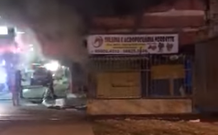 Incêndio destrói loja de produtos para cavalos no Centro de Maceió