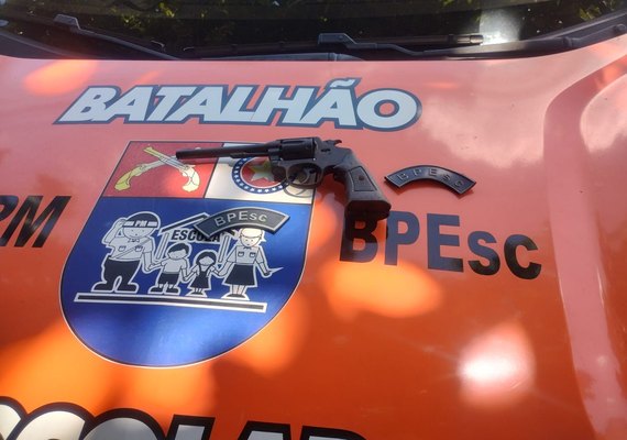 Polícia Militar apreende revólver e recupera materiais roubados em Maceió
