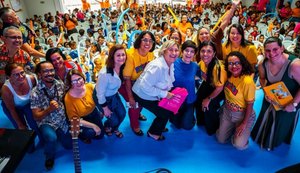 Leitura e música marcam encontro de crianças do Gigantinhos Antares com Fernanda Takai