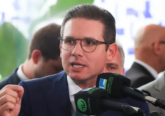 Hugo Motta envia pedido de afastamento de 15 deputados após motim na Câmara