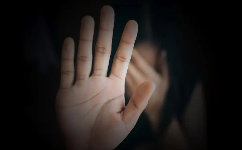 Mulher e filho relatam agressões durante discussão e homem é preso no Jacintinho