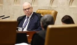 Ex-ministros e sociedade civil divulgam carta em apoio a Edson Fachin