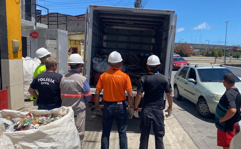 Polícia Civil prende dois proprietários de ferros-velhos e apreende quase meia tonelada de fios furtados em Maceió