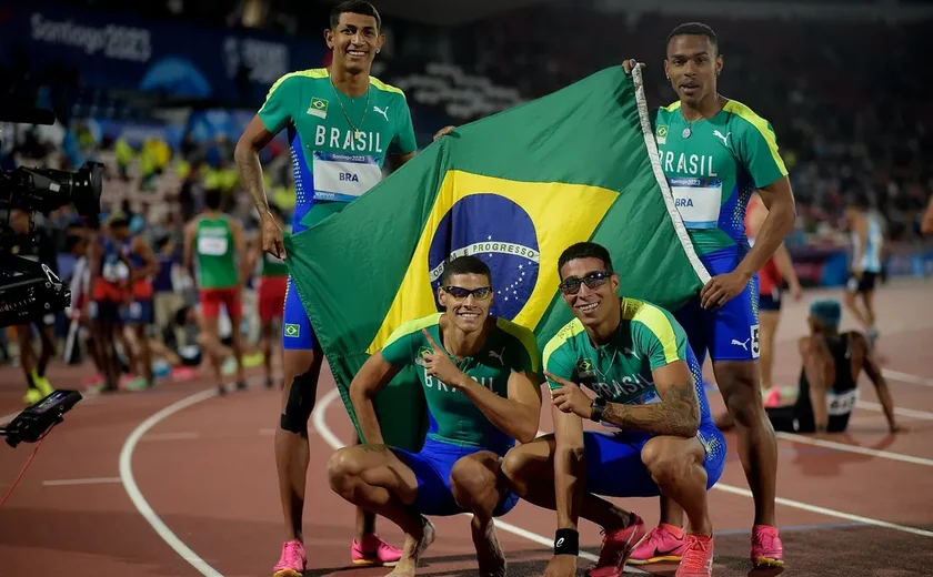 Brasil conquista o ouro no revezamento 4x400m masculino