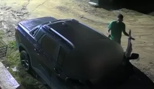 Casal é rendido e tem o carro roubado no Benedito Bentes