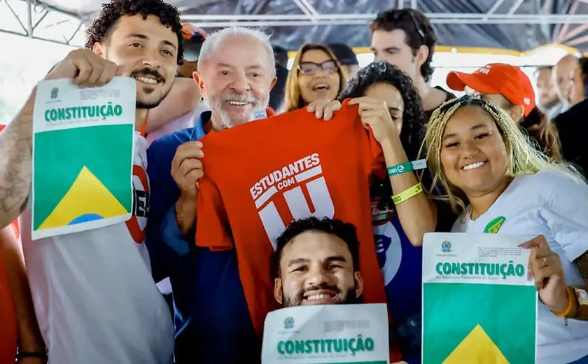 Lula garante versão universitária do 'Pé de Meia' caso seja reeleito