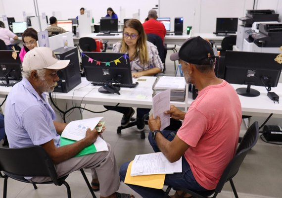 Casal segue com atendimento para cadastrar usuários do Canal do Sertão