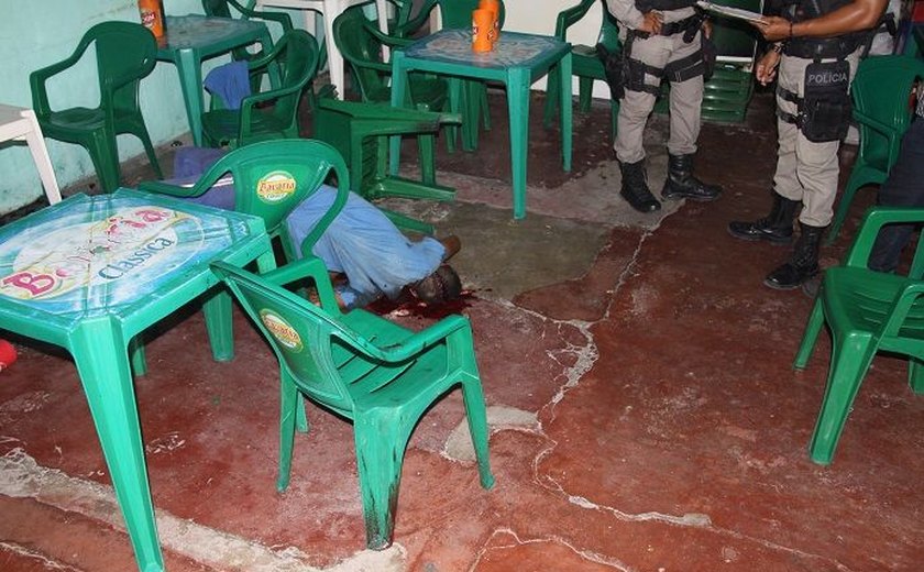 Homem é executado com tiro na cabeça dentro de bar no bairro da Ponta Grossa