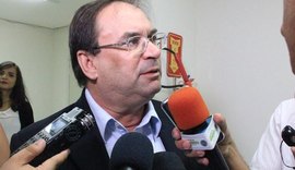 Luciano Barbosa não assumiu Governo de Alagoas para tirar férias