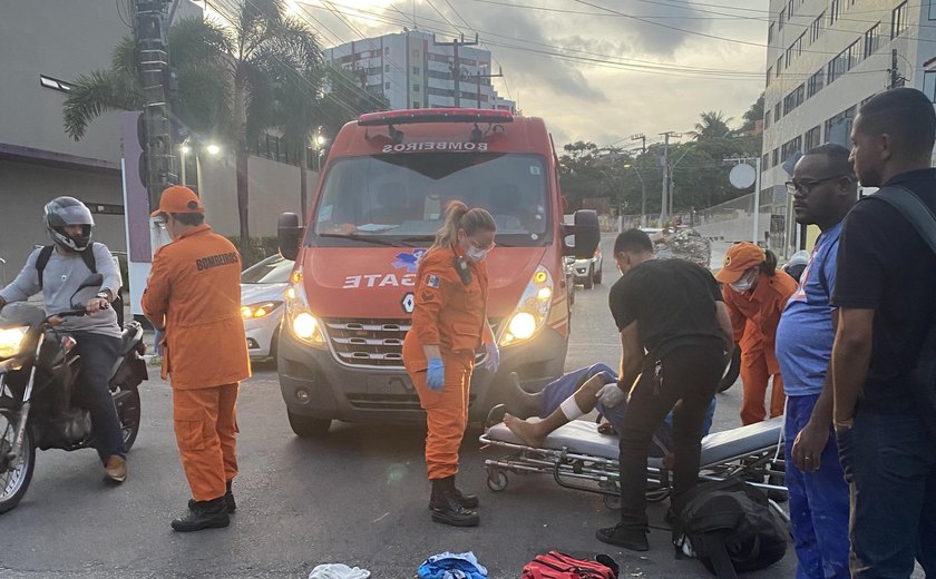 Colisão entre carro e moto deixa dois feridos em Mangabeiras