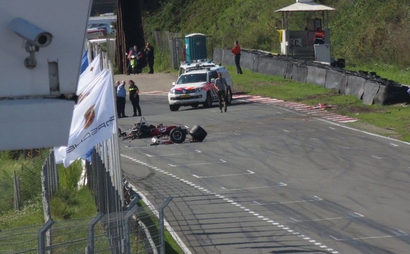Piloto francês morre após forte acidente no campeonato de carros históricos da F1