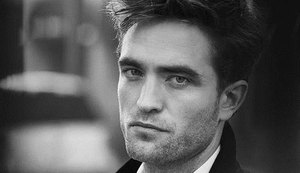 Pattinson declara que passou uma noite com autora de 'Cinquenta Tons'