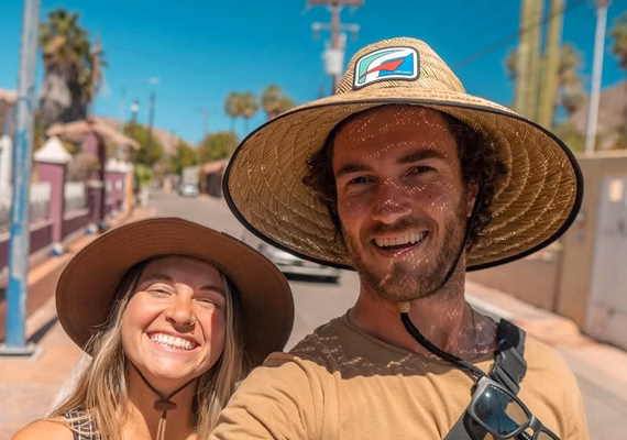 Casal de influenciadores morre em acidente trágico no Canadá