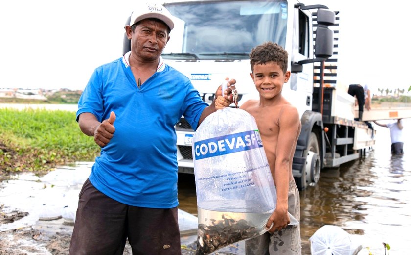 Lago da Perucaba recebe 145 mil alevinos em Arapiraca