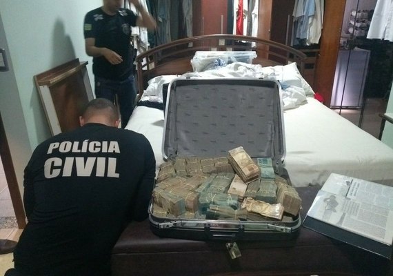 Mala com dinheiro achada na casa de João de Deus tinha R$ 1,2 milhão