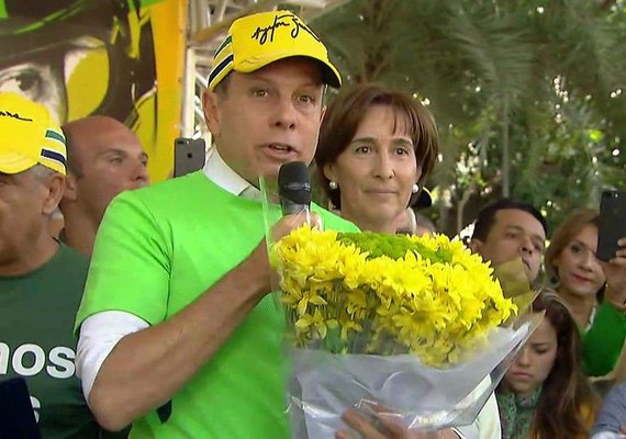 Doria dedica 'flores do mal' a Lula e Dilma