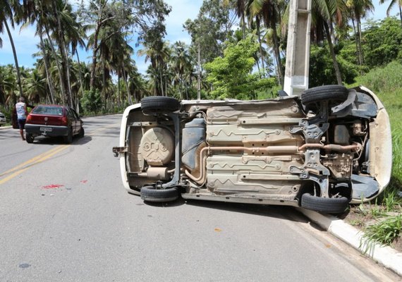 Colisão entre veículos deixa trânsito lento na Avenida Pierre Chalita