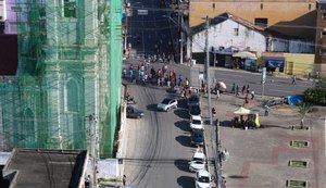 Protesto de taxistas deixa trânsito lento em ruas de Maceió