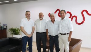 José Carlos Lyra recebe Alfredo Gaspar e Thomaz Nonô