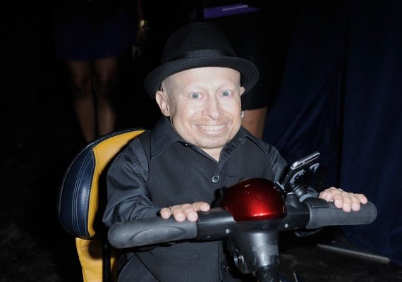 Ator Verne Troyer, o Mini-Me de 'Austin Powers', morre aos 49 anos