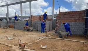 Construção dos boxes marca nova etapa da obra do Mercado Público do Jacintinho
