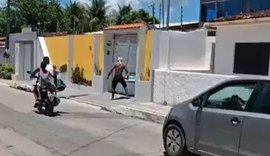 Suspeito danifica portão de prefeito em Passo de Camaragibe