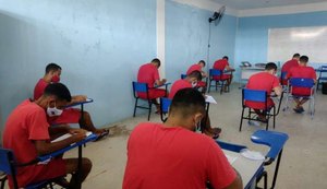 Alagoas implanta imediatamente novo piso nacional da Educação, anuncia Renan Filho