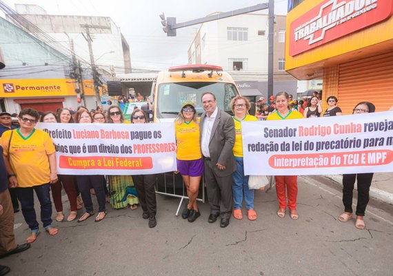 Prefeito Luciano recebe professores e defende pagamento dos precatórios