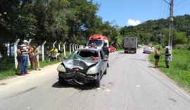 Motociclista fica gravemente ferido após colidir contra carro na AL-401