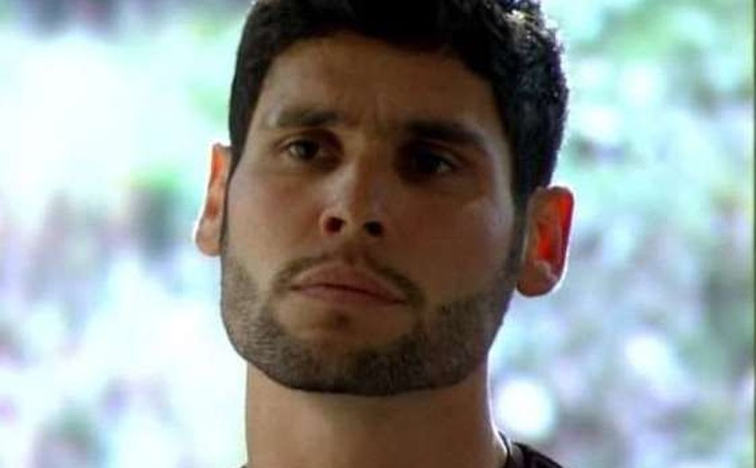 'Fina Estampa': Wallace conta plano de Teodora para Quinzé