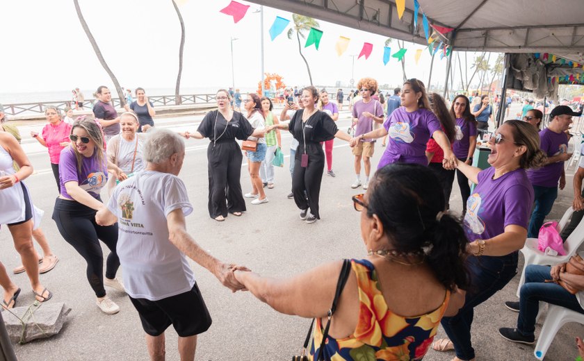 Prefeitura leva ações do Junho Violeta para a orla de Maceió