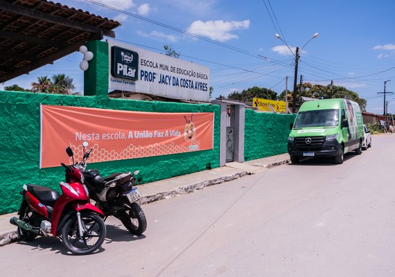 II Expoeja expõe produtos com materiais recicláveis produzidos por alunos do EJA no Pilar