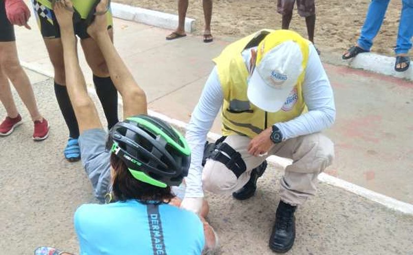 Agentes de proximidade do Ronda prestam socorro a turista gaúcho na orla de Maceió